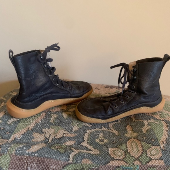 Vivobarefoot Boots - Picture 2 of 7